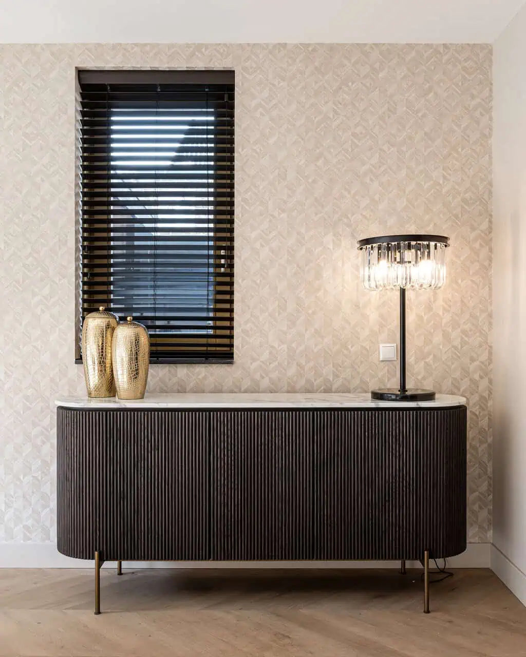 Kumode Barkley 3-durvju Richmond Interiors 85/180/46 cm Brushed Gold - N1 Home