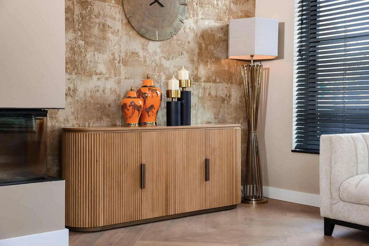 Kumode Belfort ar 4 durvīm Richmond Interiors dabīgs ozols - N1 Home