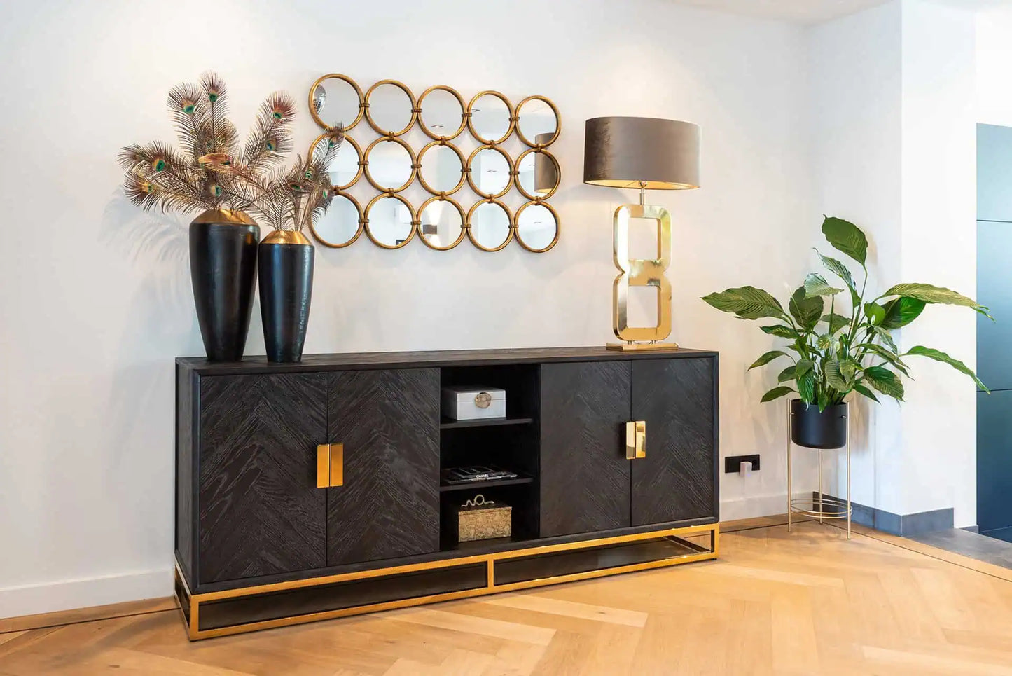 Kumode Blackbone zelta krāsā ar 4 durvīm Richmond Interiors 90/225/45 cm melna rustikāla - N1 Home