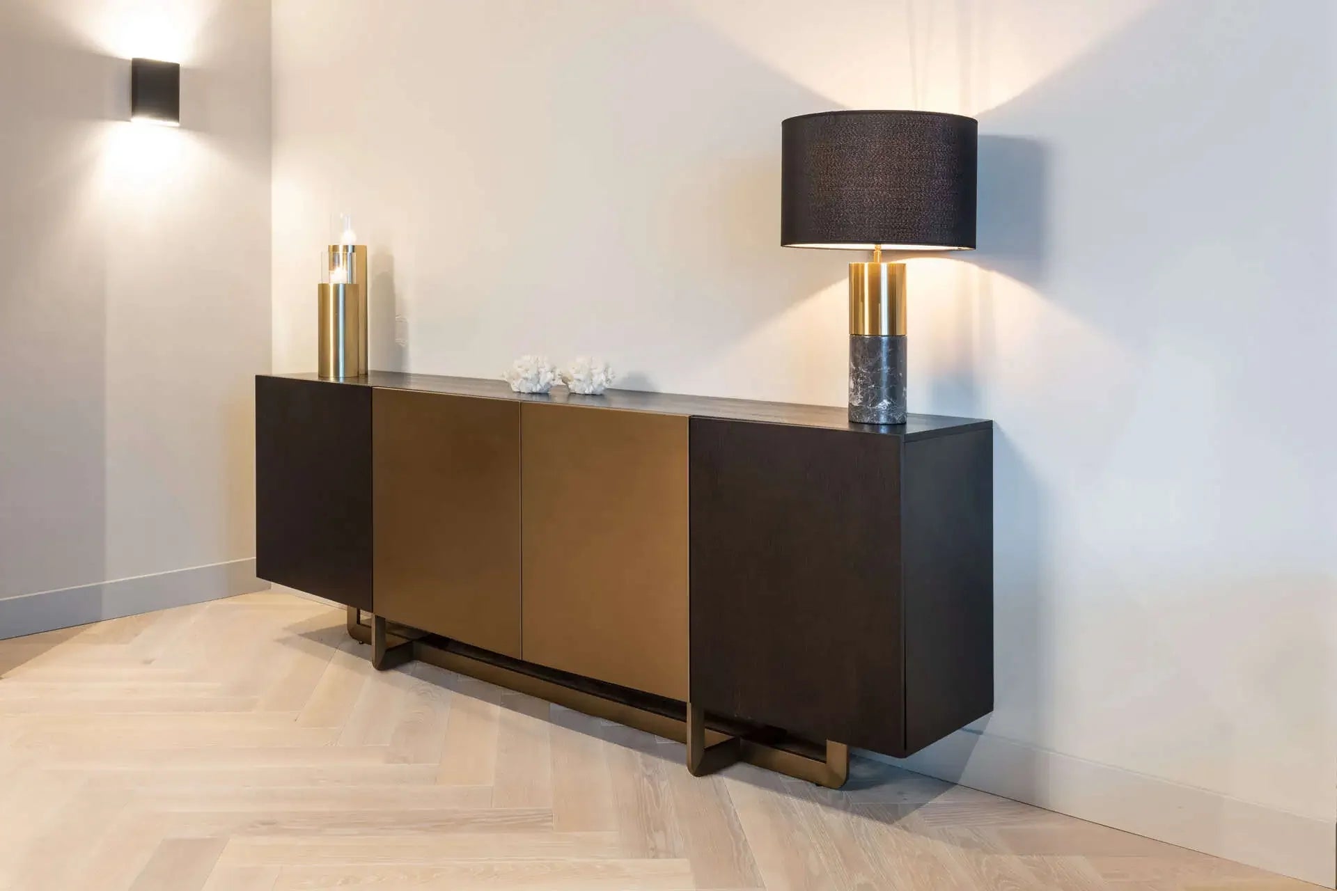Kumode Dax 4-durvju  Richmond Interiors 80/220/45 cm ogles krāsā - N1 Home