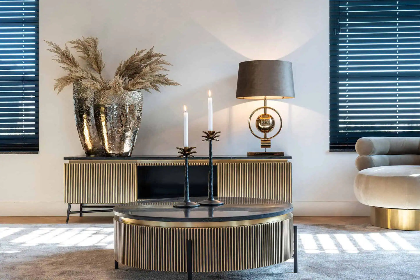 TV skapis Ironville ar 2 durvīm Richmond Interiors 50/170/40 cm zelts - N1 Home