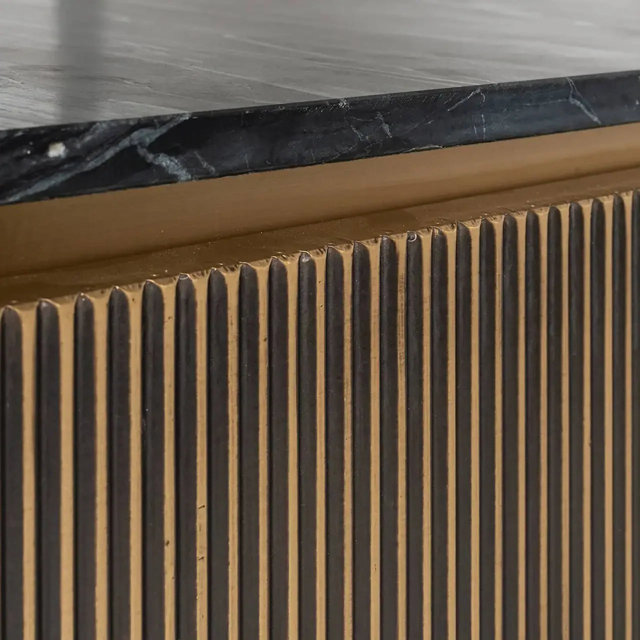 TV skapis Ironville ar 4 durvīm Richmond Interiors 61/200/45 cm zelts - N1 Home