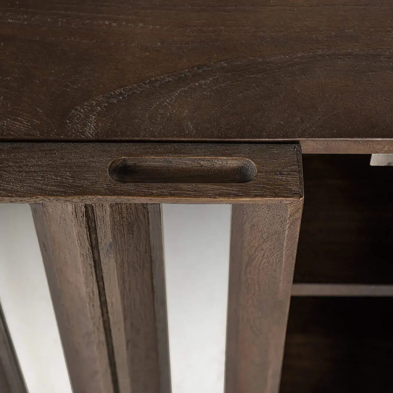 TV skapis Bryant 4 durvis Richmond Interiors 56/180/40 cm brūns - N1 Home