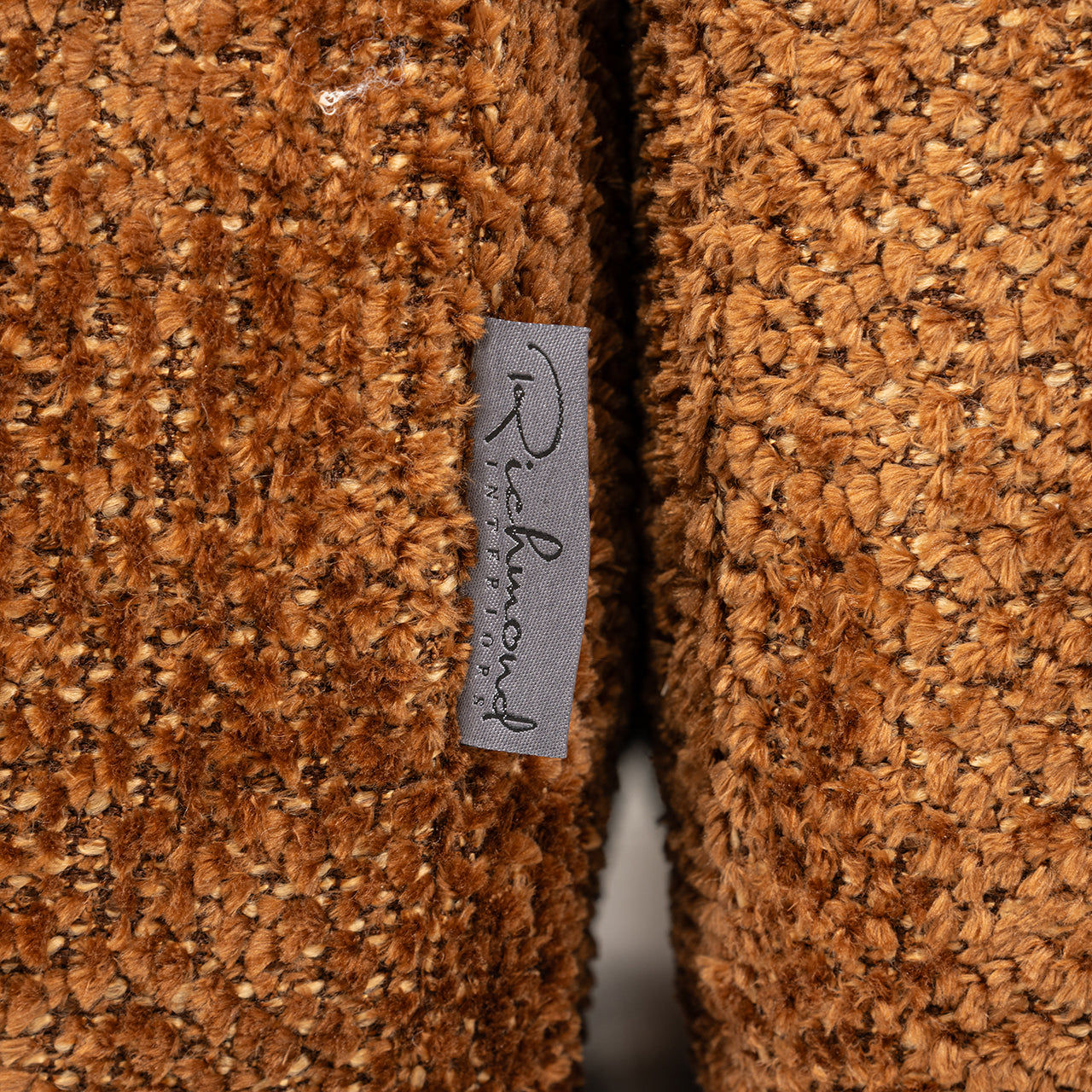 Диван Cube Richmond Interiors 76/325/195 см Be Lovely 603 Cinnamon
